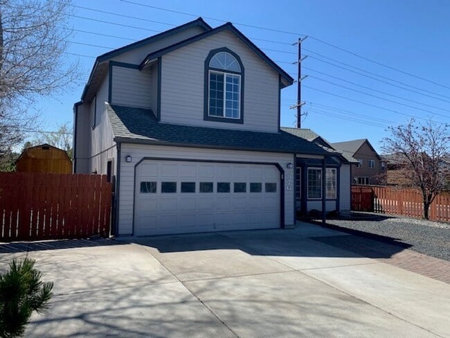 Photo - 3 Bed/2.5 Bath NE Bend Single Family Home with Hot Tub