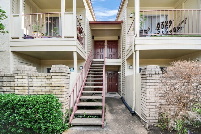 Building Photo - 2120 El Paseo St Unit 405 Rental