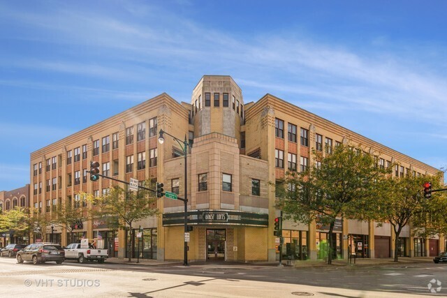 Building Photo - 1645 W School St Unit 212 Rental