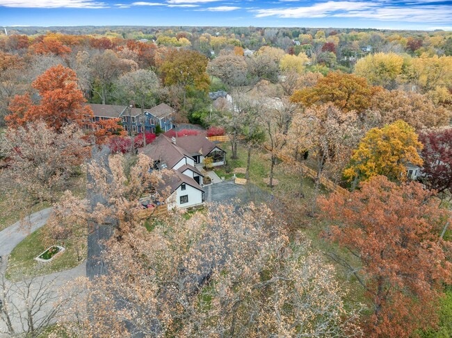 Building Photo - 15160 W Oak Spring Rd