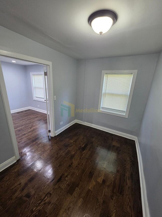 Photo - Beautifully Renovated 3 Bedroom / 1 Bathro...