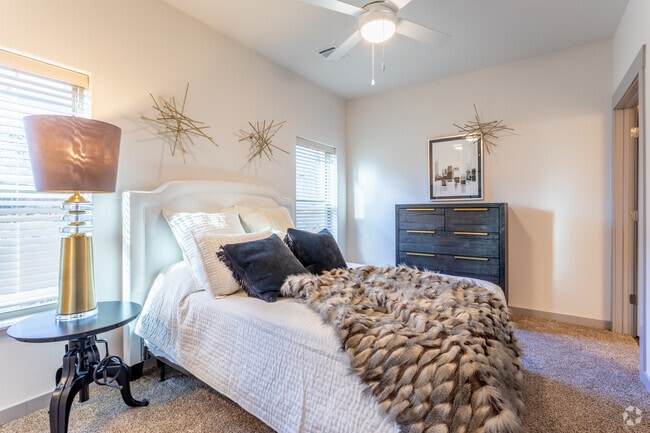 2BR, 2BA - 1203 SF