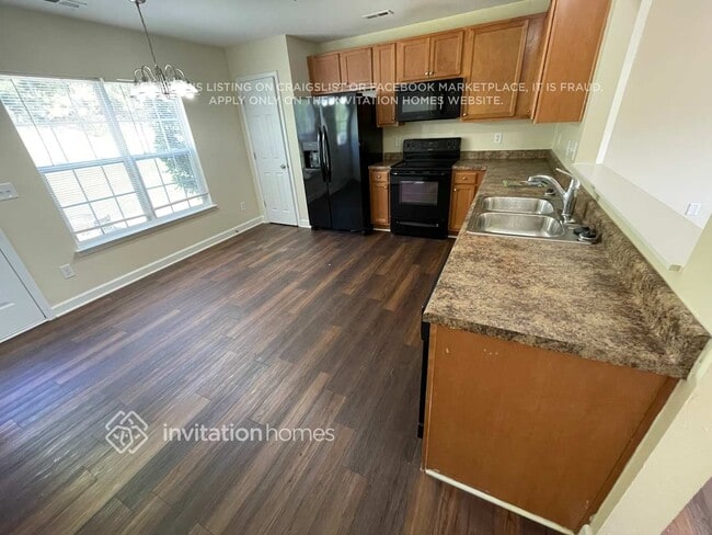 Photo - 974 Ramsgate Dr SW