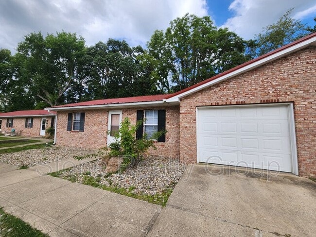 Building Photo - 2484 E Clayton Dr