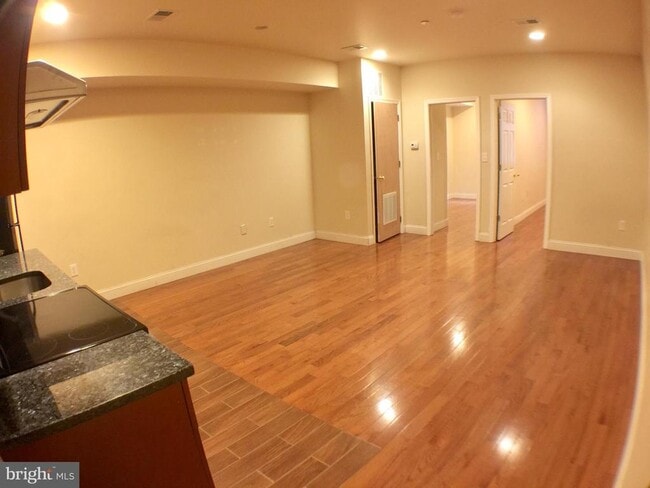 Building Photo - 1241 Vine St Rental