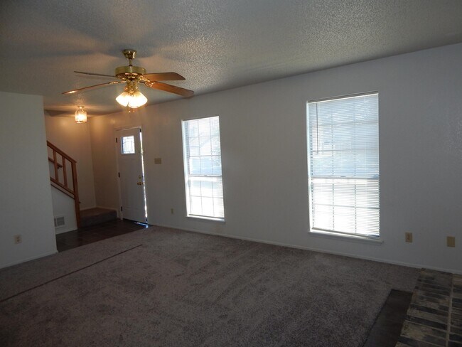Photo - 1613 Bobby Lee Dr
