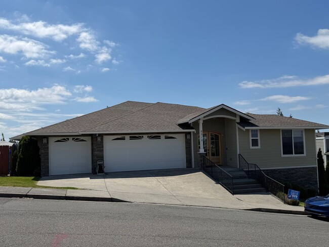 Building Photo - Whiskey Ridge View Home | 5 Bed + Bonus Living Space with Olympic Mountain Views