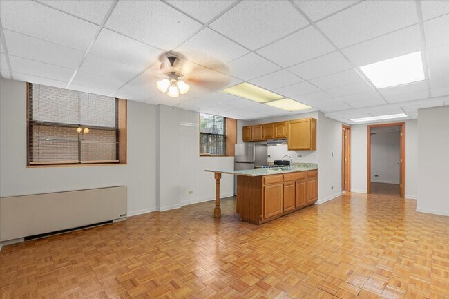 Photo - 620 W Belmont Ave Unit 006