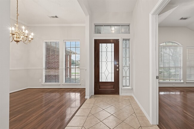 Photo - 2002 Foundary Dr