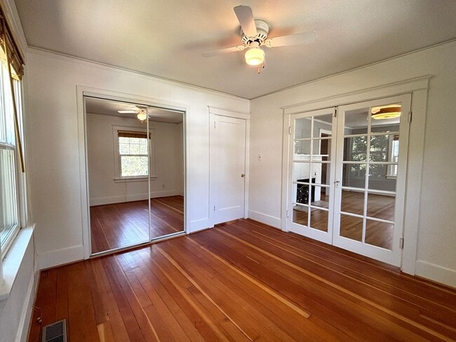 Photo - 4900 N Yale St