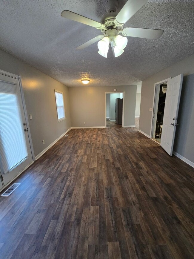 Photo - Three Bedroom Home located near South Arlington Ave and Stop 11 Rd