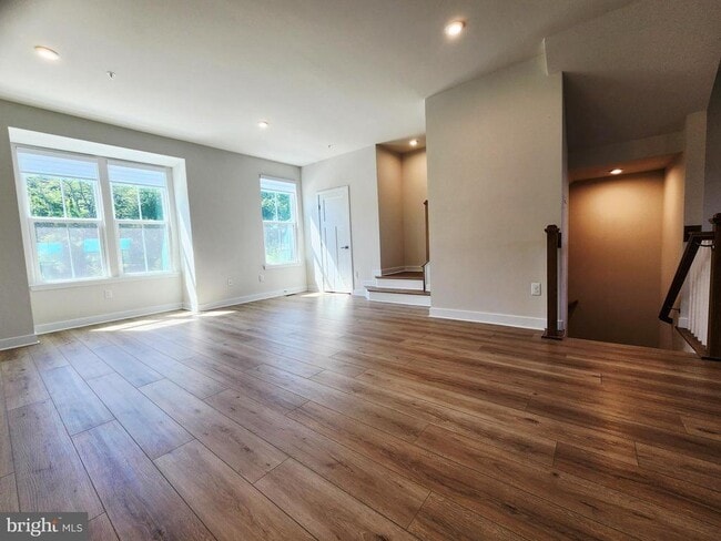 Photo - 149 Glory Maple Ln