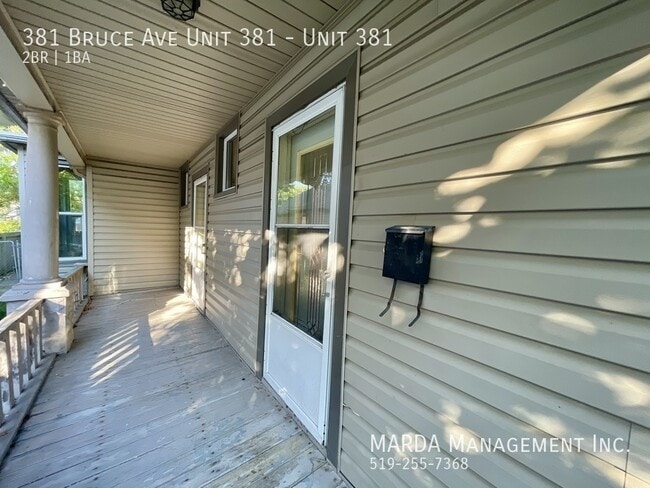 Photo - CHARMING 2 BED/1BATH MAIN UNIT DOWNTOWN WINDSOR + HYDRO & GAS Unit 381