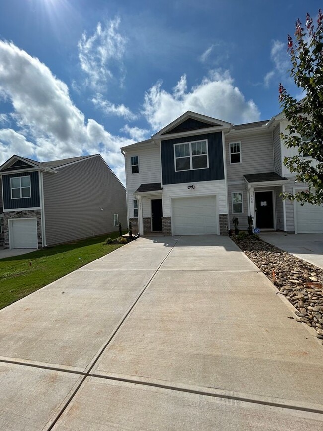 Building Photo - 413 Silicon Dr