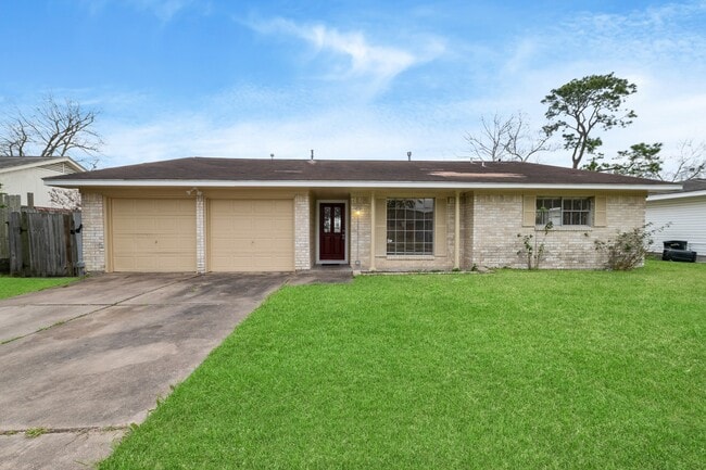 Building Photo - 2414 Bayou Dr