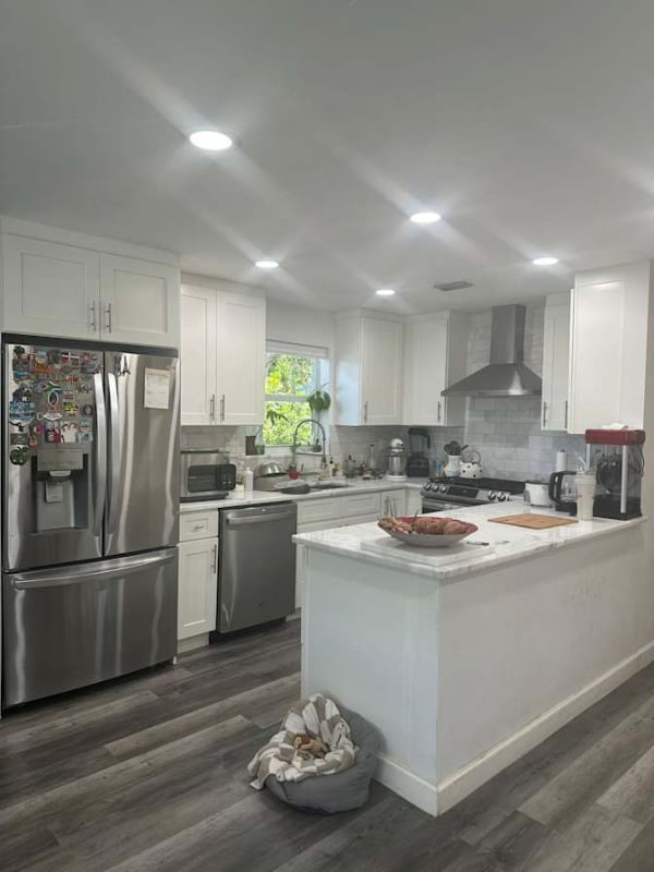Building Photo - 240 NE 60th St Rental