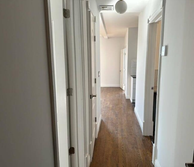 Building Photo - 42 Park Terrace E