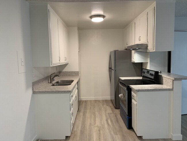 Photo - 1321 Centinela Ave Unit 4