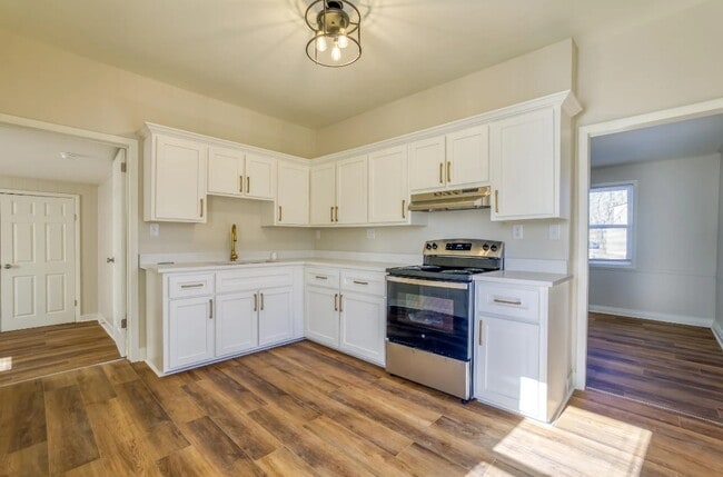 Photo - 1600 Frey Ave