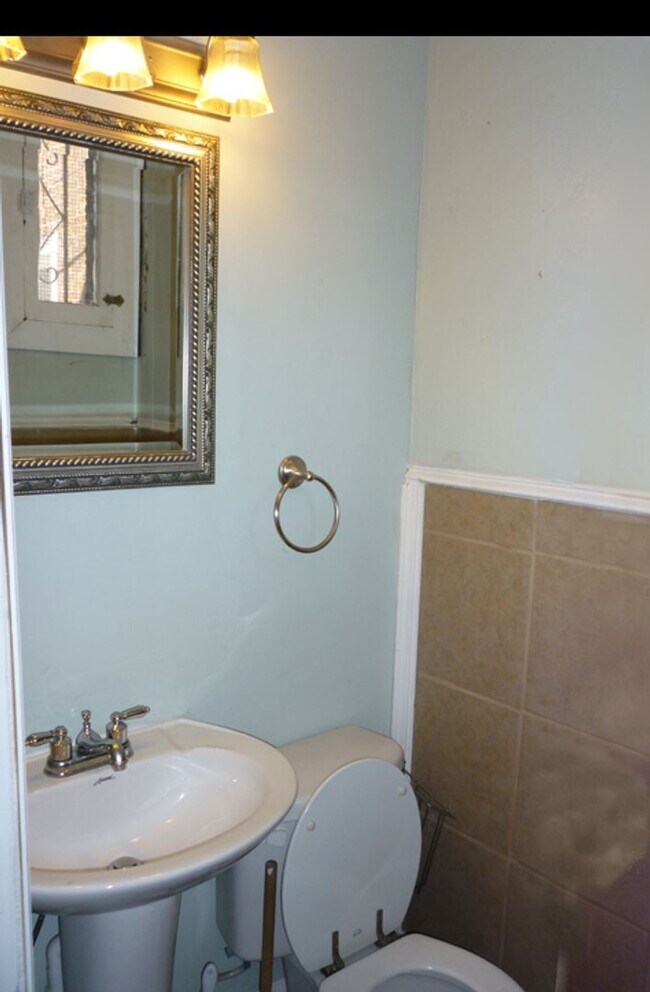Photo - Graduate Hospital 3bd/1/5bth Charmer