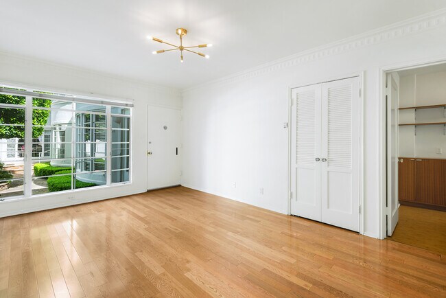 Photo - 154 N Sycamore Ave Unit 1