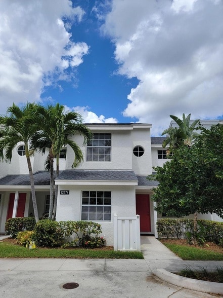 Building Photo - 12574 Westhampton Cir Unit I9