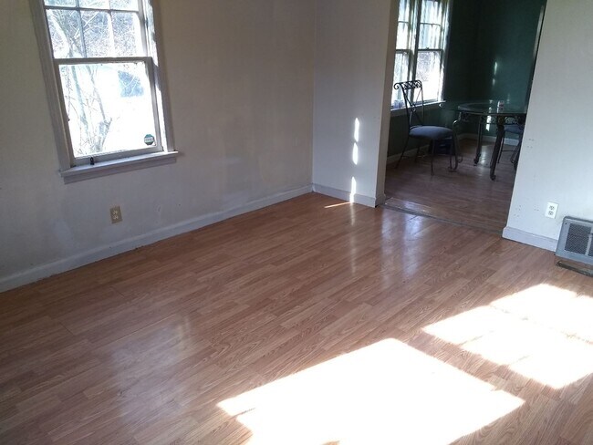 Photo - 4337 Brooke St