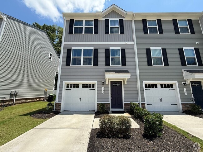 Building Photo - Stunning 3BD, 2.5BA End Unit Zebulon Townh... Rental