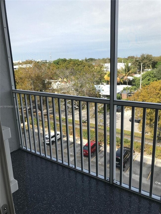 Photo - 16950 W Dixie Hwy Unidad 631