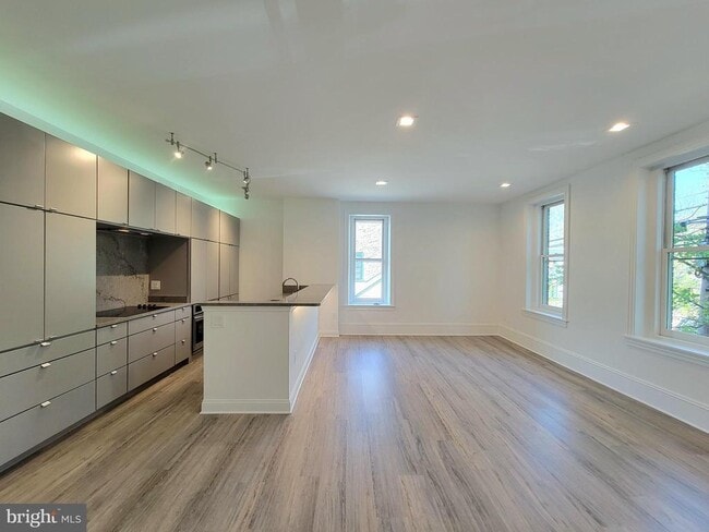 106 S State St Unit 2N