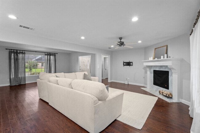 Photo - 602 Aldersgate Ct