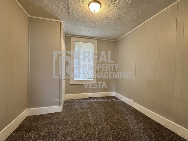 Photo - 1596 Burton Ave