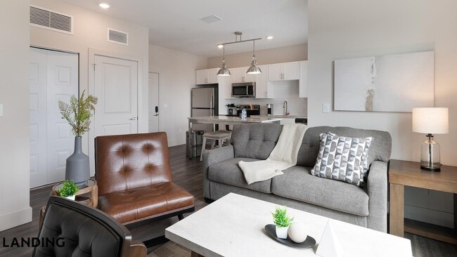 Building Photo - 5885 Lakehurst Dr