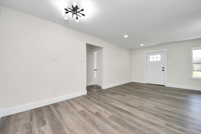 Photo - 918 Loper St