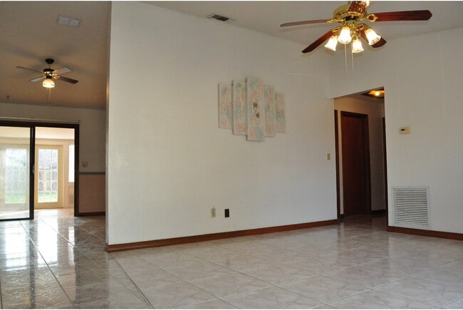 Photo - 916 Spring St NW