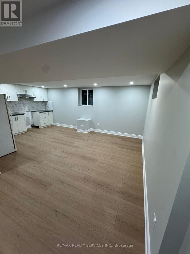 Photo - 41 MacLaren Ave