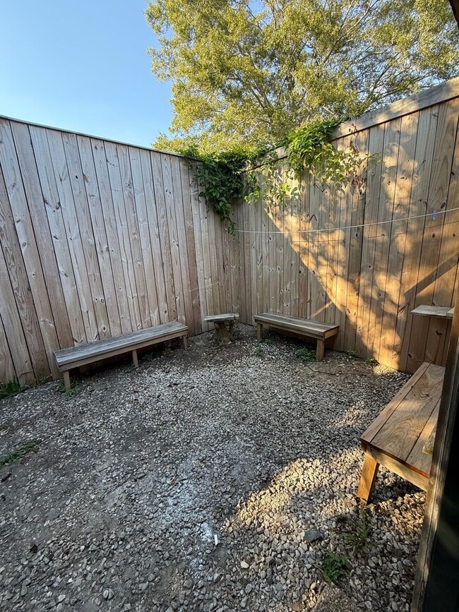 Photo - Beautiful Studio For Rent. Great Location ...