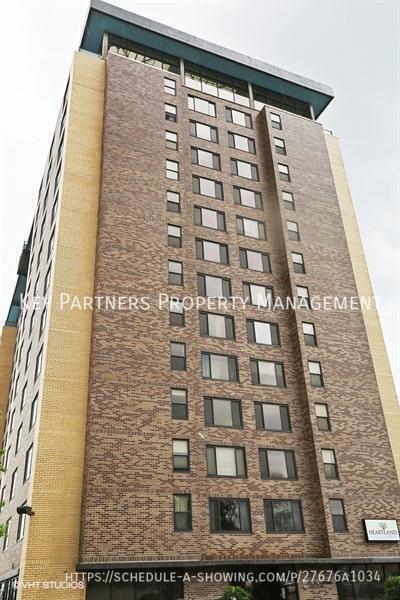 Building Photo - 700 E 8th St Unit 9F Rental