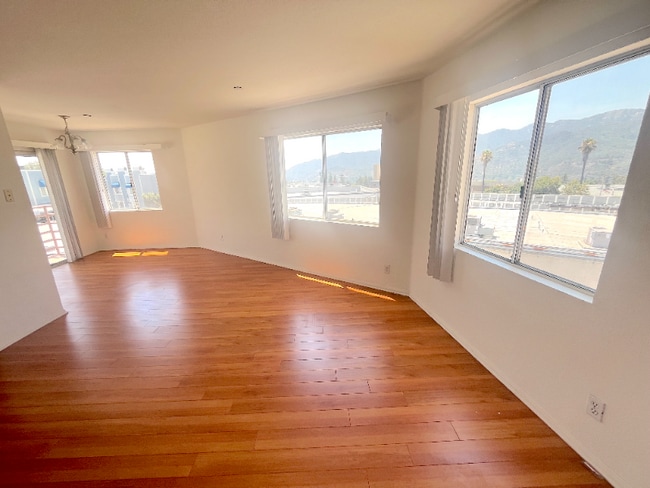 Building Photo - 3119 Foothill Blvd Rental