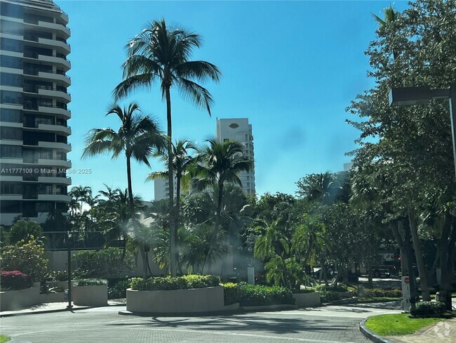 Building Photo - 540 Brickell Key Dr Unit 1226 Rental
