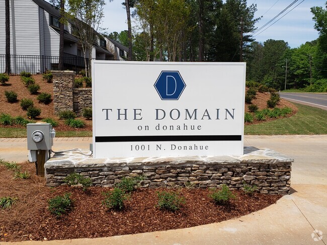 Building Photo - The Domain On Donahue Rental