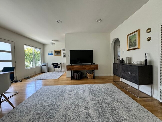 Building Photo - 1144 Stanford St Unit 7 Rental