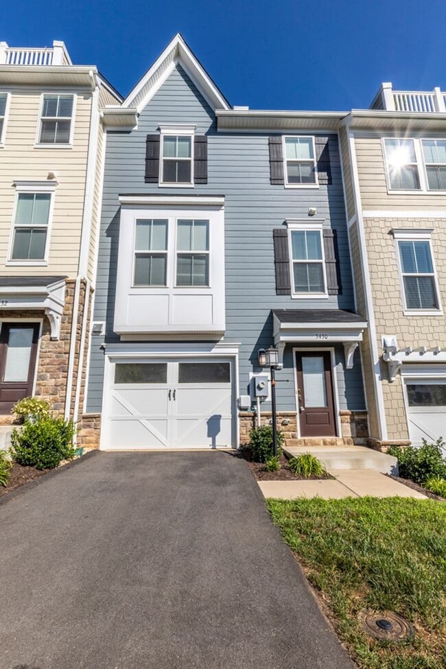 Photo - 3430 Montague St