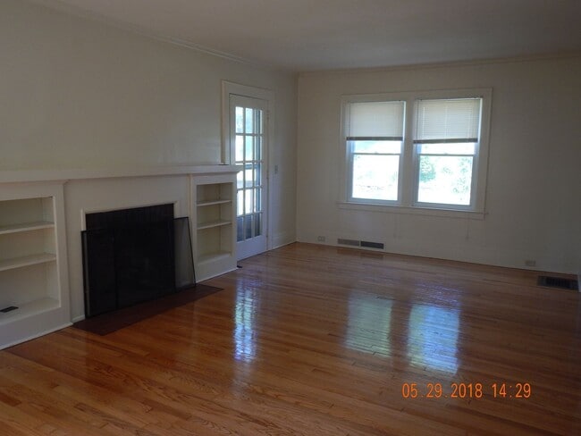 Photo - 210 Clarke St