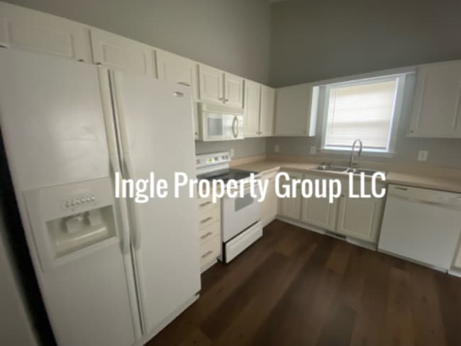 Photo - 375 Sommerset Dr