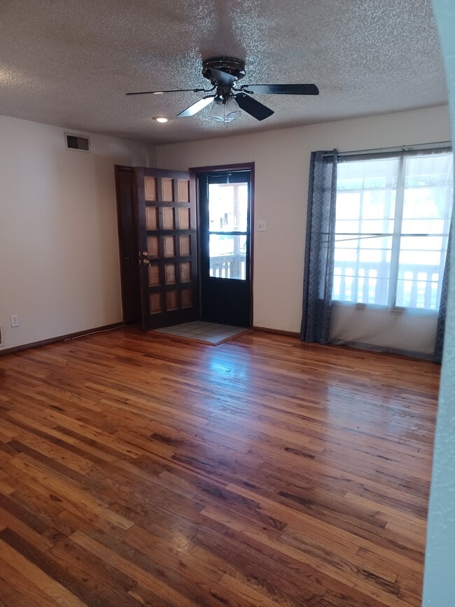 Photo - 601 Prairieview Dr