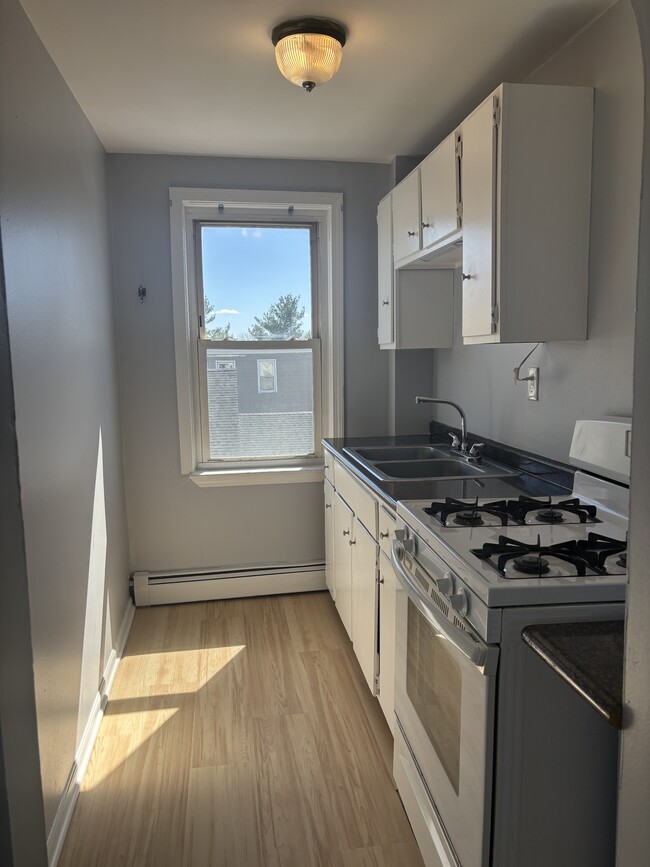 Photo - 110 Capital St Unit 3