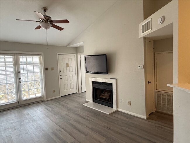 Building Photo - 2121 El Paseo St Unit 2008