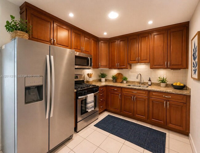 Photo - 526 E 54th St