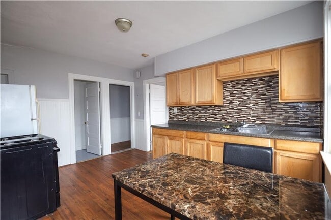 Photo - 111 Pocasset Ave Unidad 1